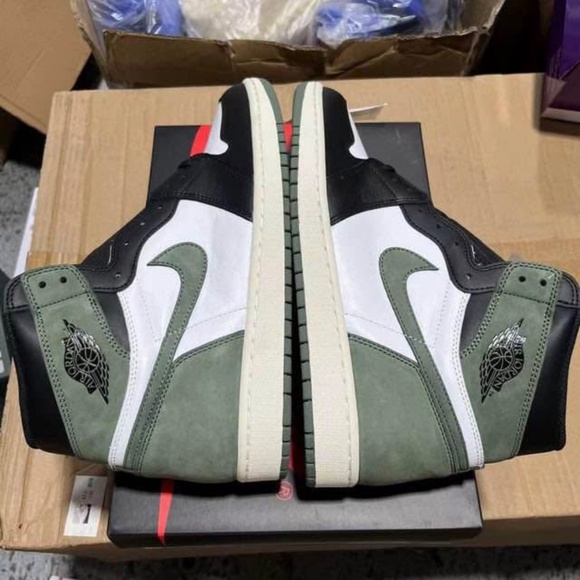 Jordan 1 high clay green size 12 brand new - Picture 3 of 3
